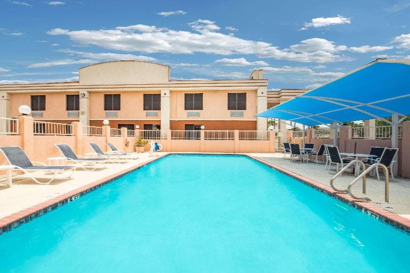 Days Inn By Wyndham Mcallen 4