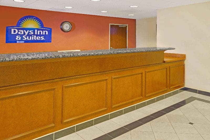 Days Inn & Suites by Wyndham Laurel Near Fort Meade 4