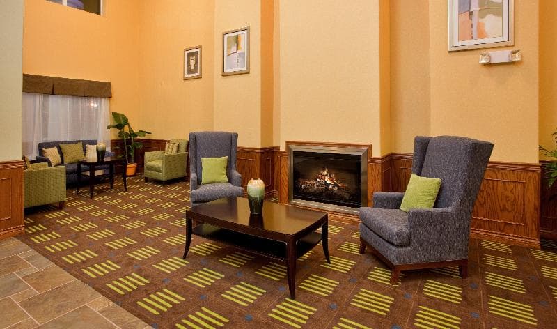 Holiday Inn Express Hotel & Suites Kansas City Spo 5