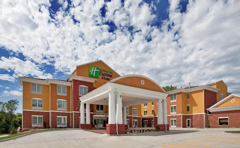 Holiday Inn Express Hotel & Suites Kansas City Spo 1