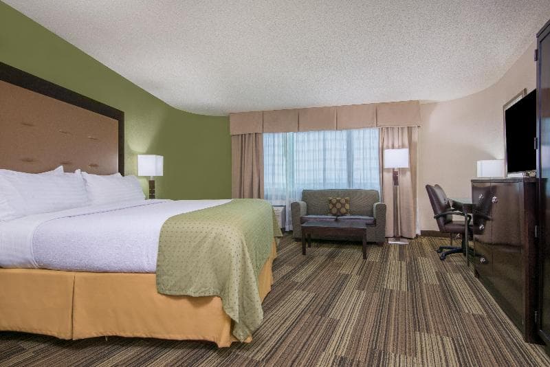 Holiday Inn New Orleans West Bank Tower 4