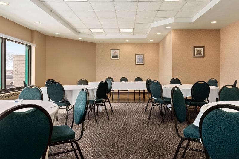 Travelodge by Wyndham Winnipeg East photo 1