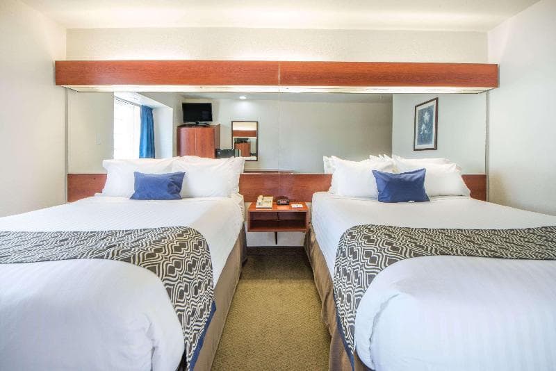 Microtel Inn & Suites by Wyndham Miami photo 1