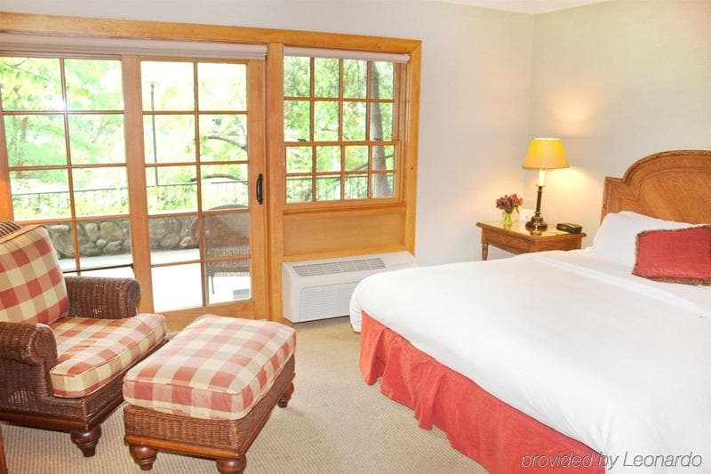 The Lodge At Riverside 4