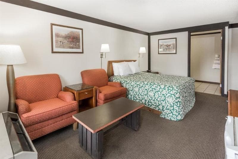 Knights Inn Racine 2