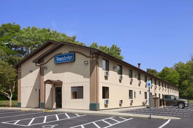 Travelodge By Wyndham Muskegon 5