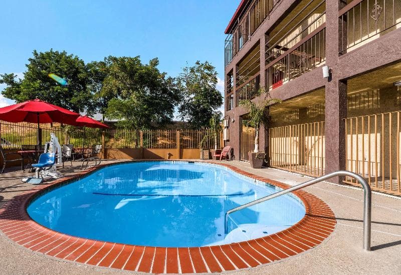Red Roof Inn Stockton 2