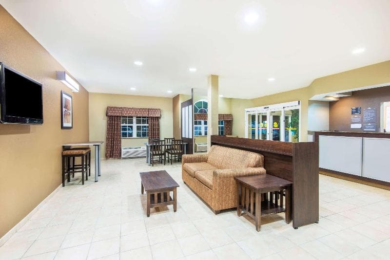 Microtel Inn & Suites by Wyndham Montgomery 5