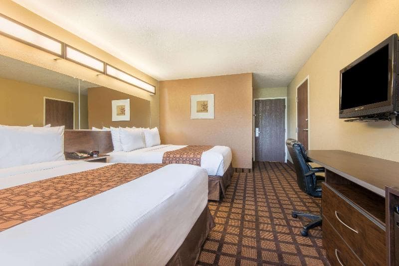 Microtel Inn & Suites by Wyndham Montgomery 4