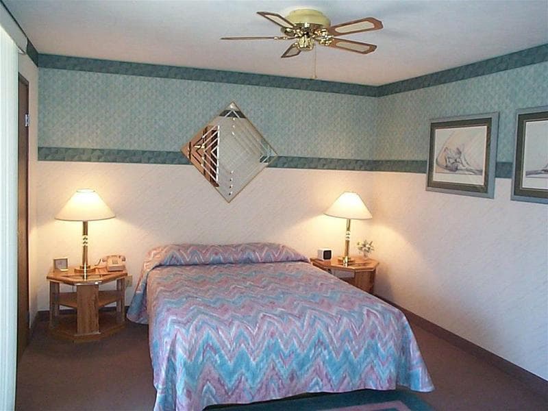 Mcgoverns Hotel And Suites 1