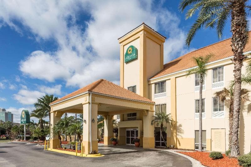 La Quinta Inn & Suites by Wyndham Orlando Universal area 2