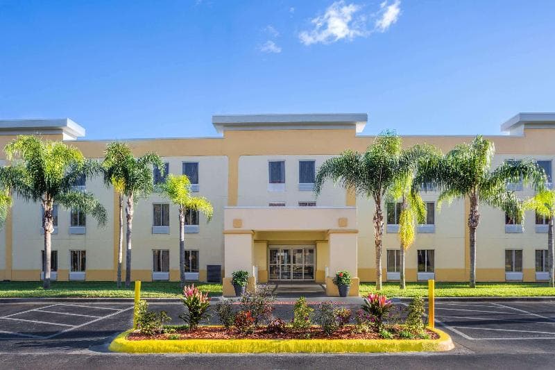 La Quinta Inn & Suites by Wyndham Orlando Universal area 4
