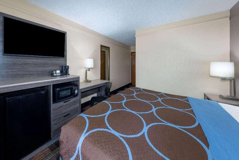 Super 8 By Wyndham Kansas City At Barry Road/Airport photo 1