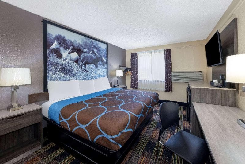 Super 8 By Wyndham Kansas City At Barry Road/Airport 3
