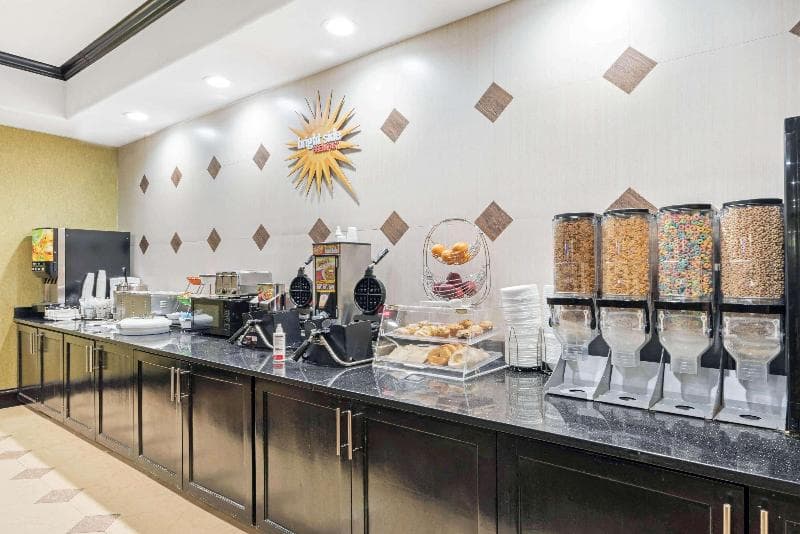 La Quinta Inn & Suites by Wyndham McAlester 3