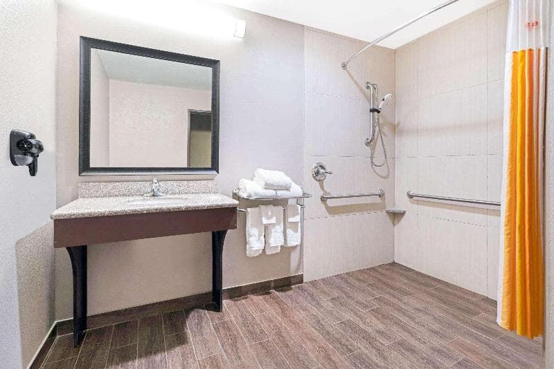La Quinta Inn & Suites by Wyndham McAlester 4