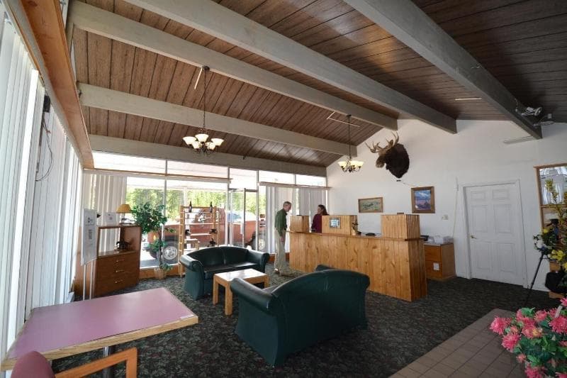 Dude/Roundup Motel 4