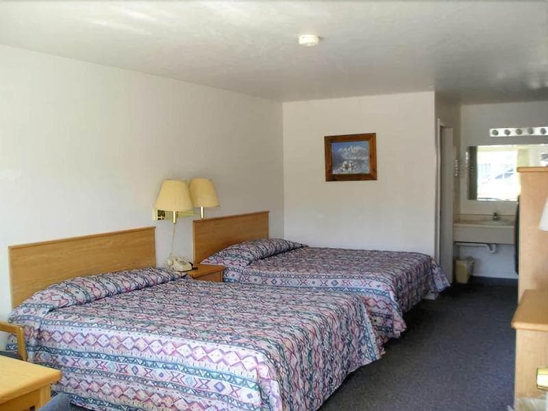 Dude/Roundup Motel 3