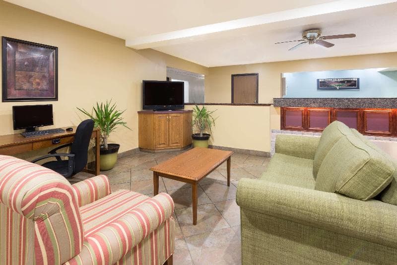 Super 8 By Wyndham Morgantown 4