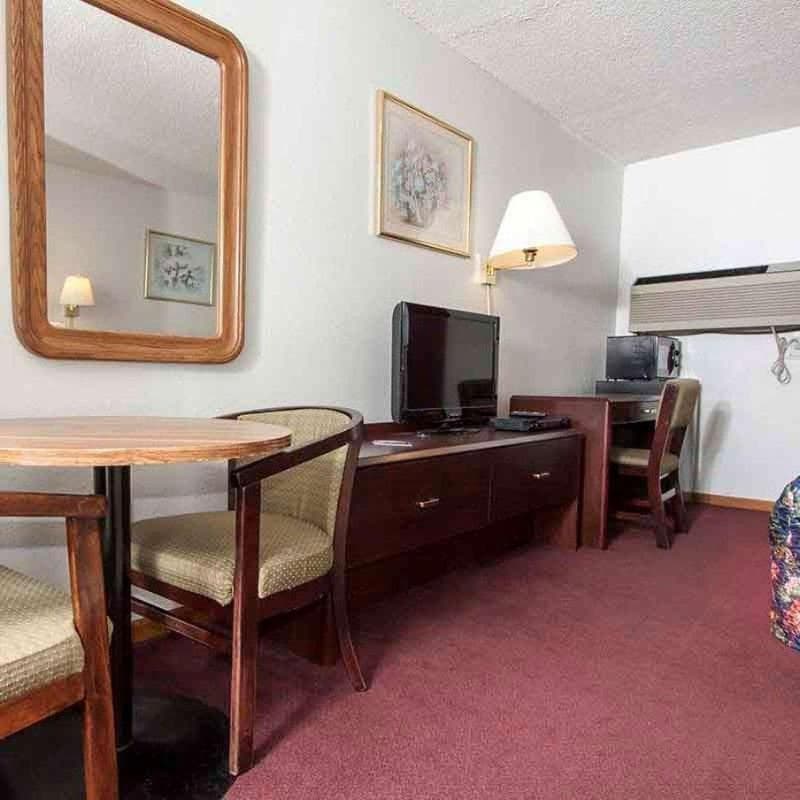 Oak Grove Inn 5