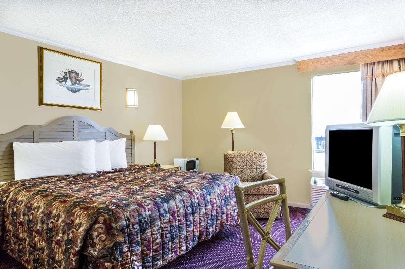 Days Inn By Wyndham Slidell photo 1