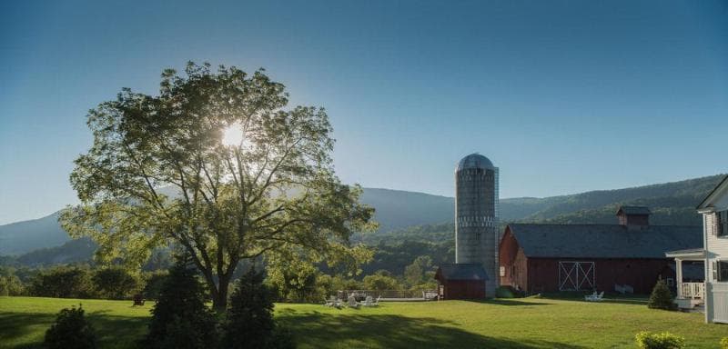 Hill Farm Inn main