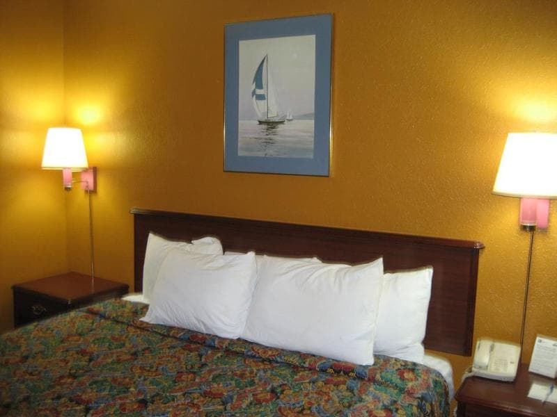 Country Garden & Suites-Benton 4