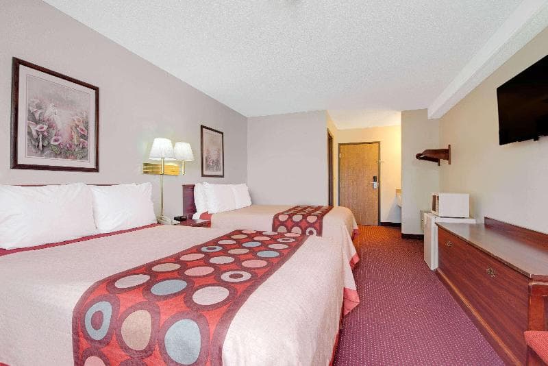 Super 8 By Wyndham Riverside/Kansas City 2