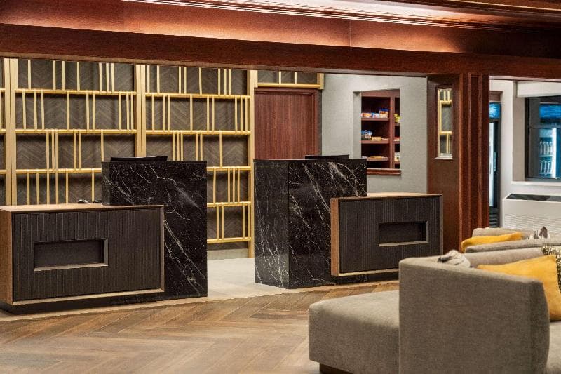 La Quinta Inn & Suites By Wyndham Madison American Center 5