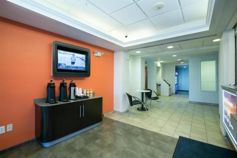 Motel 6 Minneapolis-Brooklyn Center main