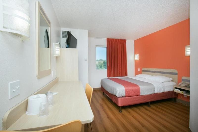 Motel 6 Minneapolis-Brooklyn Center 3