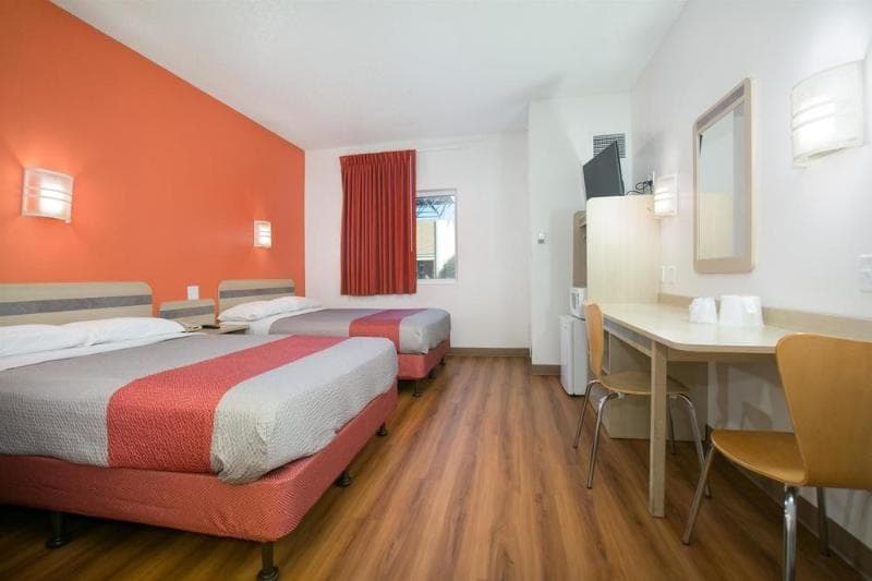 Motel 6 Minneapolis-Brooklyn Center 4