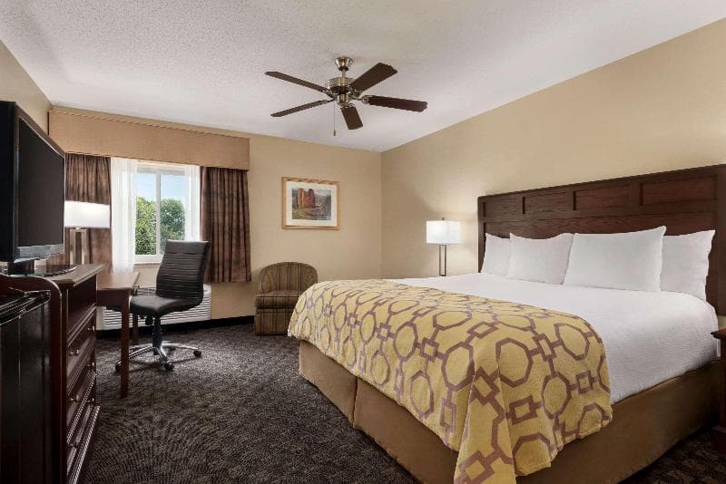 Baymont by Wyndham Mt. Pleasant 2