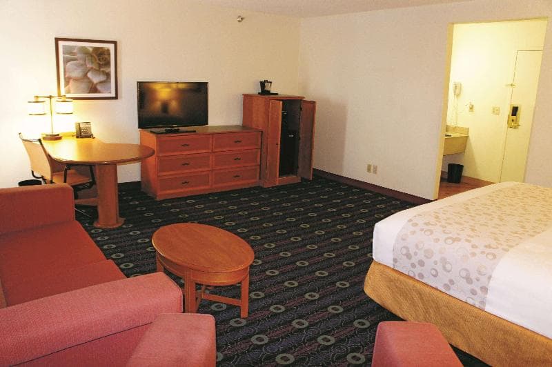 La Quinta Inn By Wyndham Kansas City North photo 1