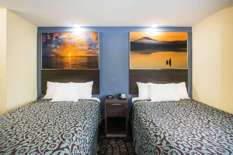 Days Inn By Wyndham Blue Springs 5