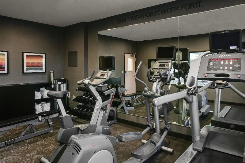 Fairfield Inn & Suites Kansas City Airport 2