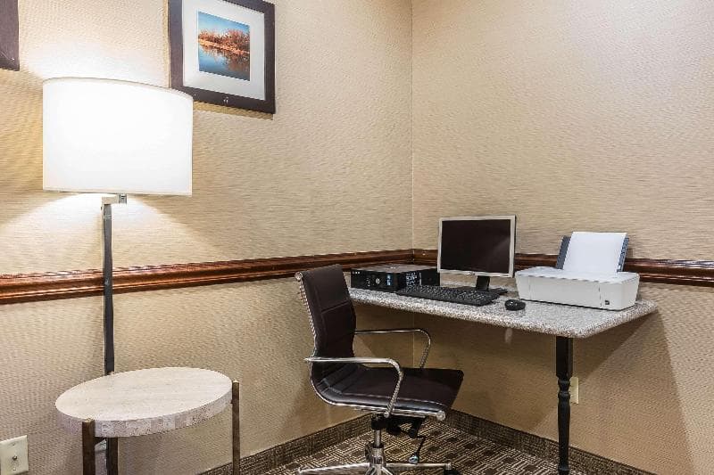 Comfort Inn & Suites East Moline Near I-80 photo 1
