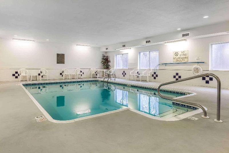 Comfort Inn & Suites East Moline Near I-80 5