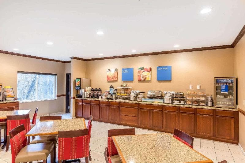 Comfort Inn & Suites East Moline Near I-80 2