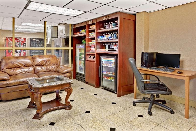 Ramada by Wyndham Baltimore West 3