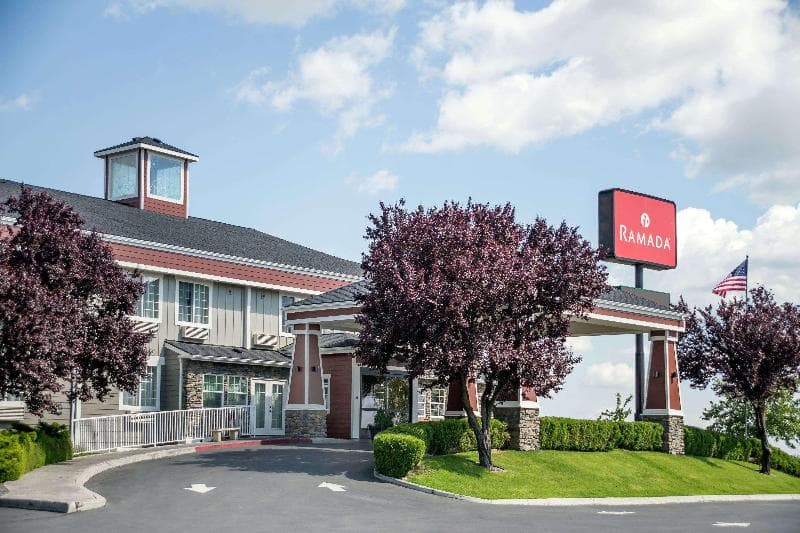 Ramada by Wyndham Moses Lake photo 1
