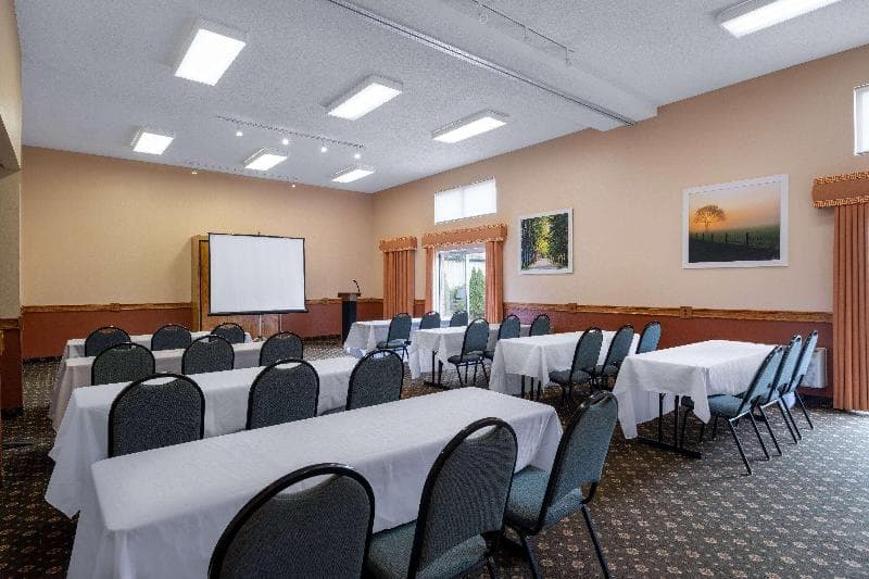 Days Inn & Suites by Wyndham Madison photo 1