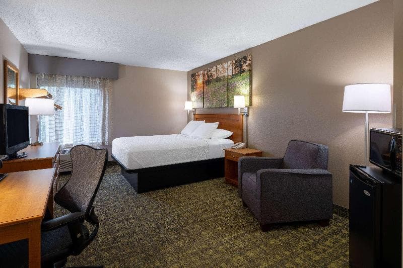 Days Inn & Suites by Wyndham Madison main