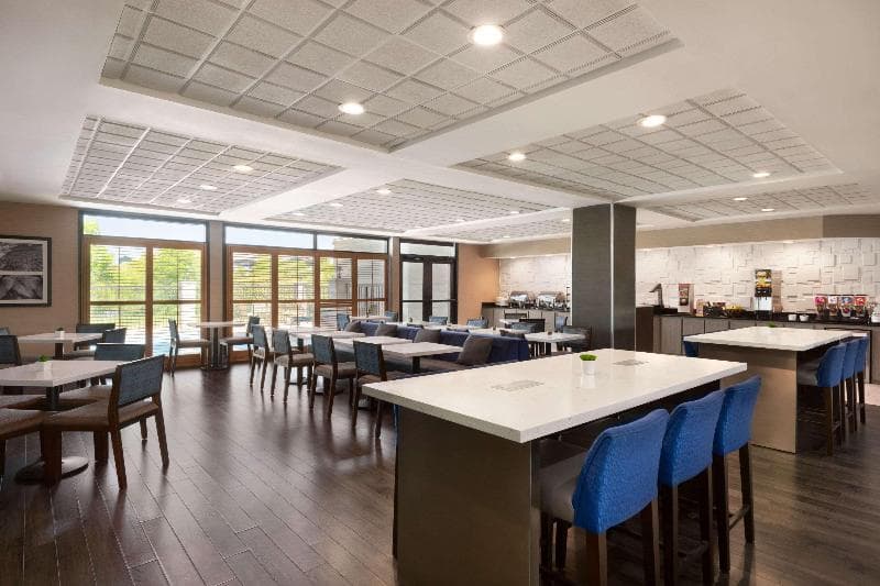 Wingate by Wyndham Montgomery 3