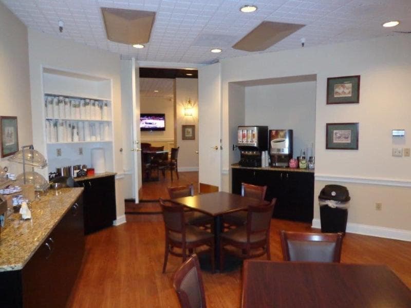 Euro-Suites Hotel 4