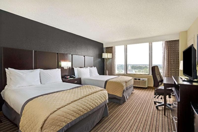 Wyndham Garden Norfolk Downtown 4