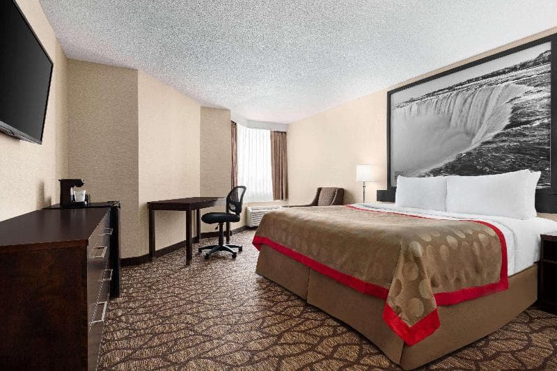 Ramada by Wyndham Niagara Falls Near the Falls photo 1