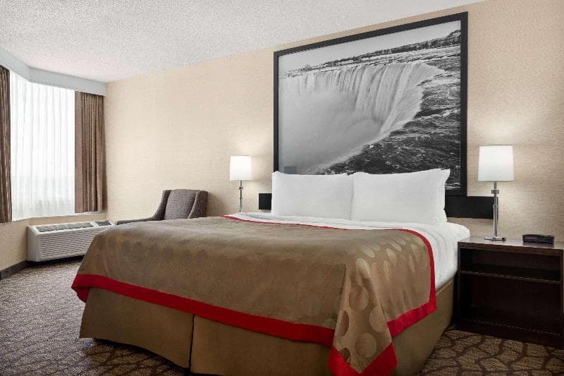 Ramada by Wyndham Niagara Falls Near the Falls 2