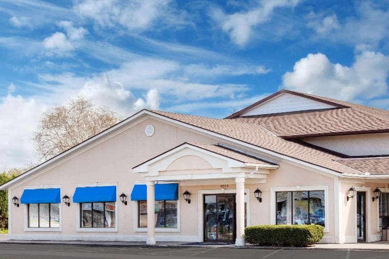 Howard Johnson by Wyndham Niagara Falls 5