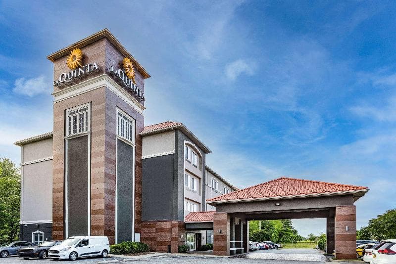 La Quinta Inn & Suites by Wyndham Norfolk Airport photo 1